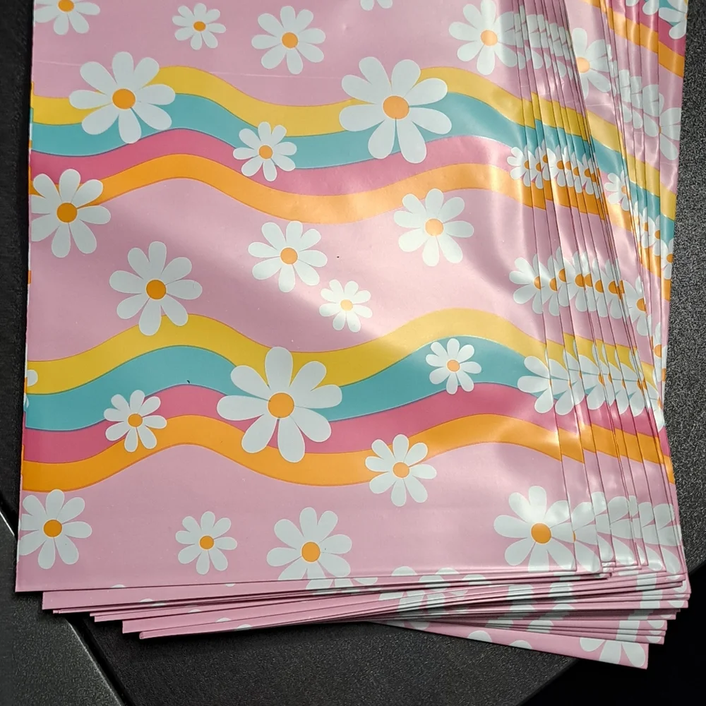 20 6x9 Groovy Daisy Polymailers